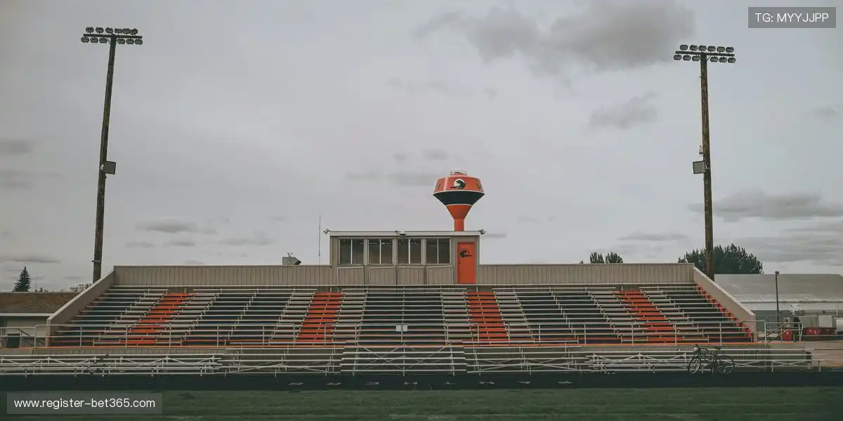 詹姆斯与东,契奇赛后深,情拥抱,米兰体育官网,米兰体育官网,米兰体育官网在线娱乐平台